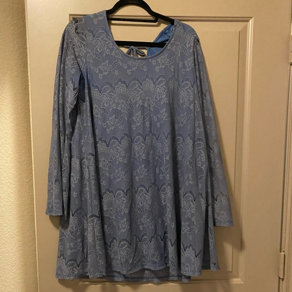 Bell sleeve dress - Picture 1 of 3